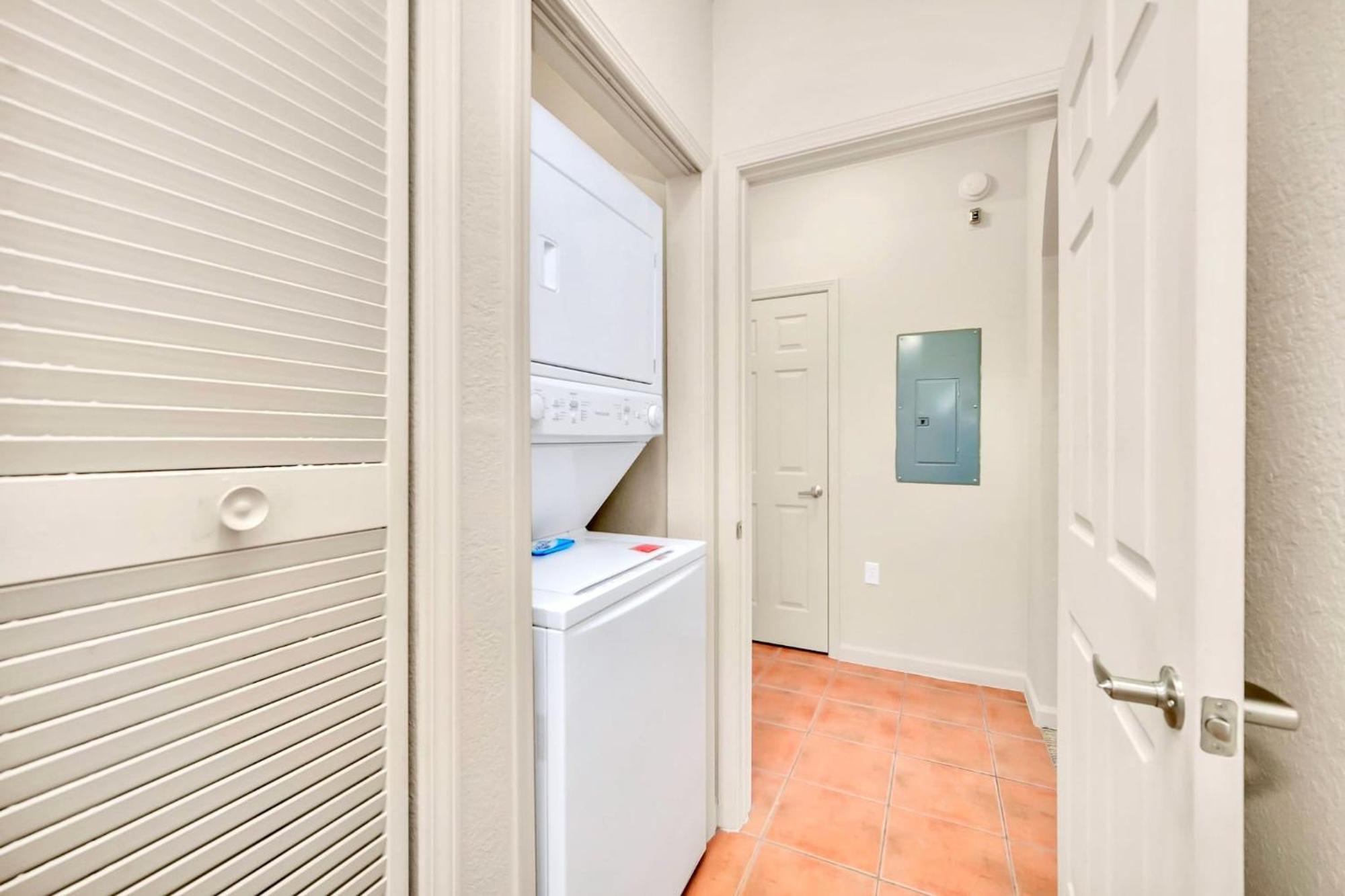 Modern 2br - Hot Tub And Pool - Near Holiday home *