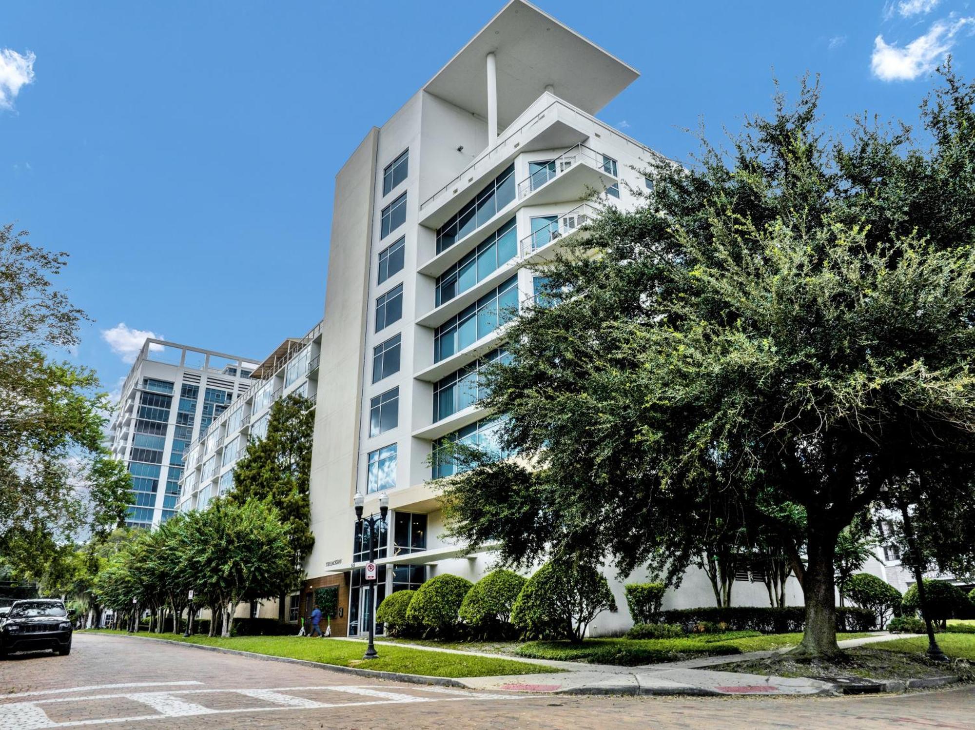 Apartment 4bedroom/ 2bath 2100sq Ft Thorton Park Master *
