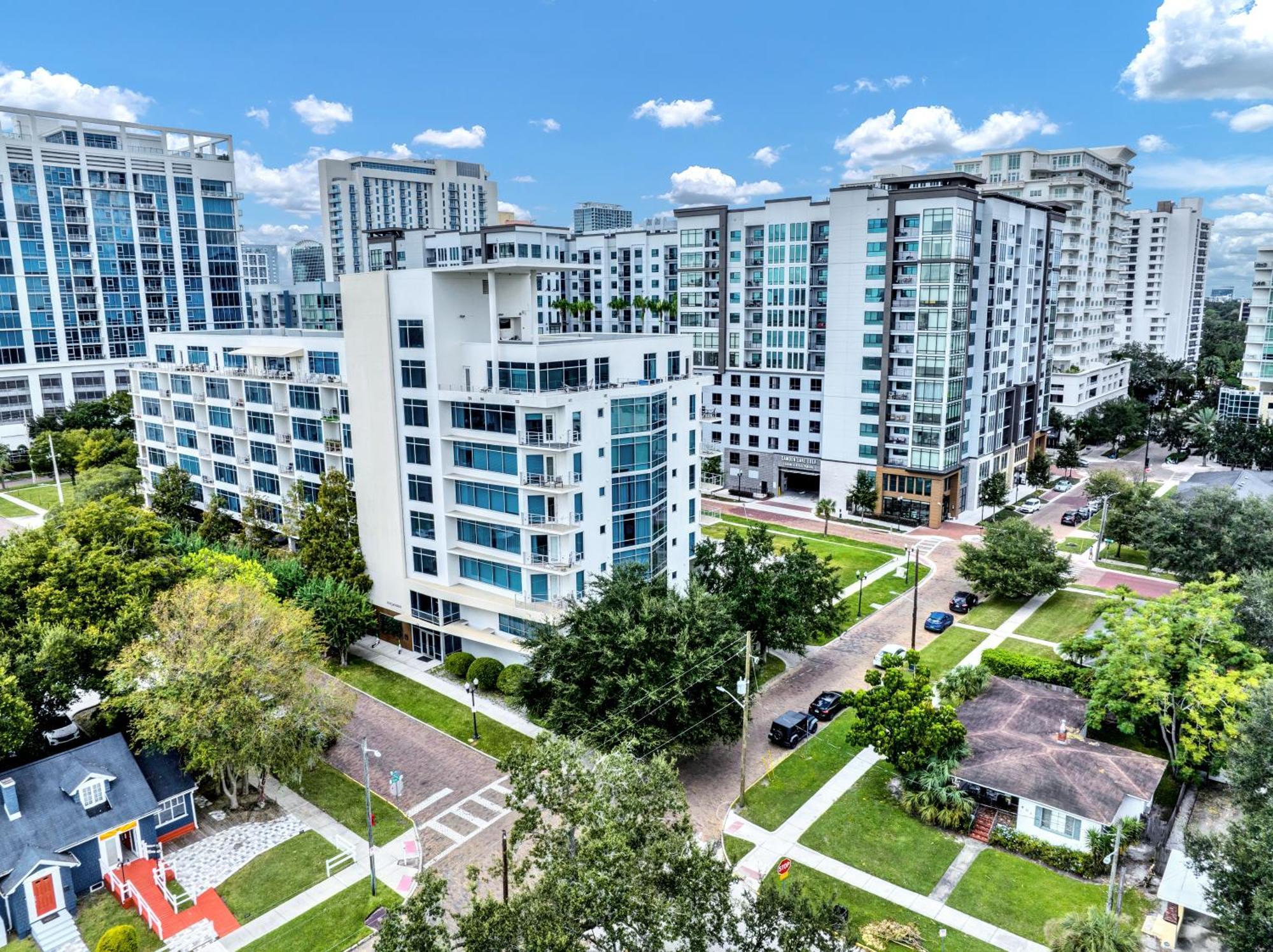 Stunning & Luxurious 2bed 2bath Open Floor Plan *