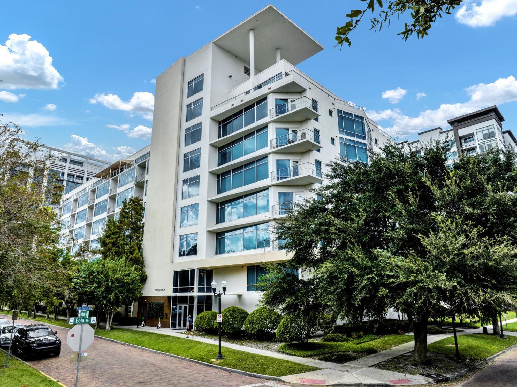 2bd 2bth Penthouse Downtown With Large Billiard