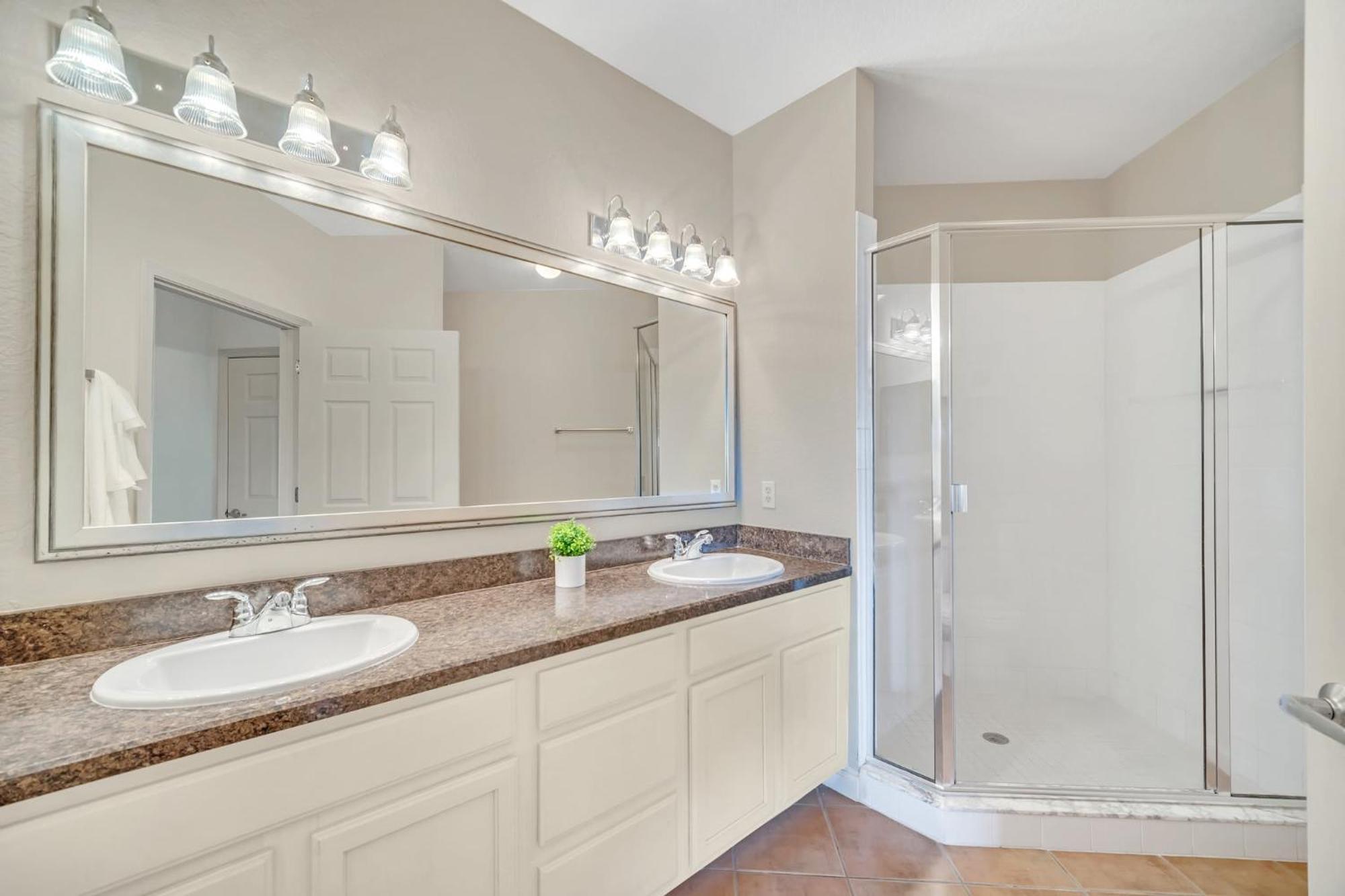 Modern Pet-friendly - 2br - 6 Mins From