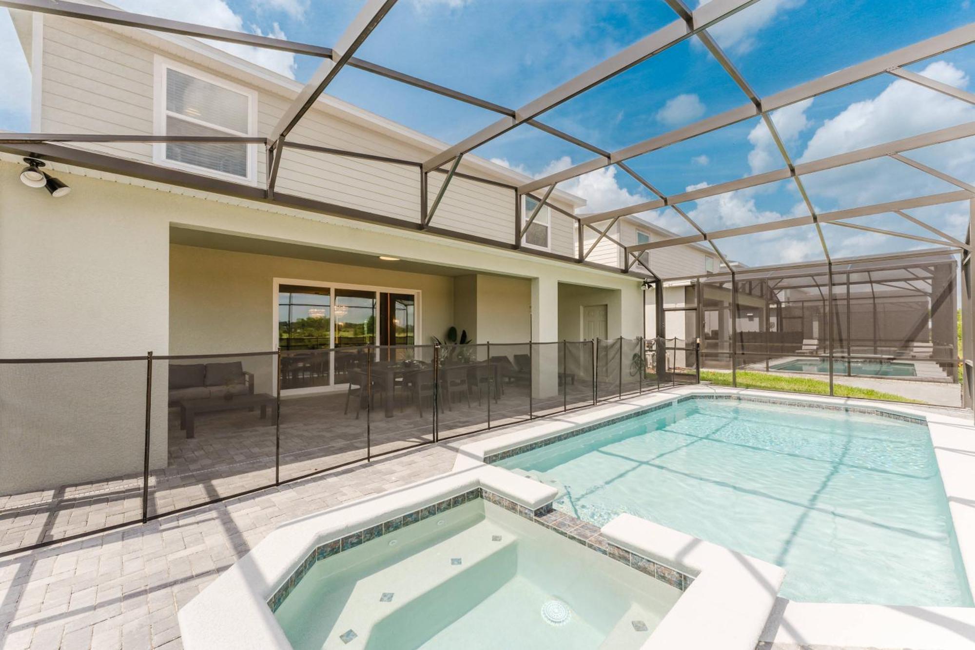 Stunning 8br Pool Gameroom Minutes To Holiday home *