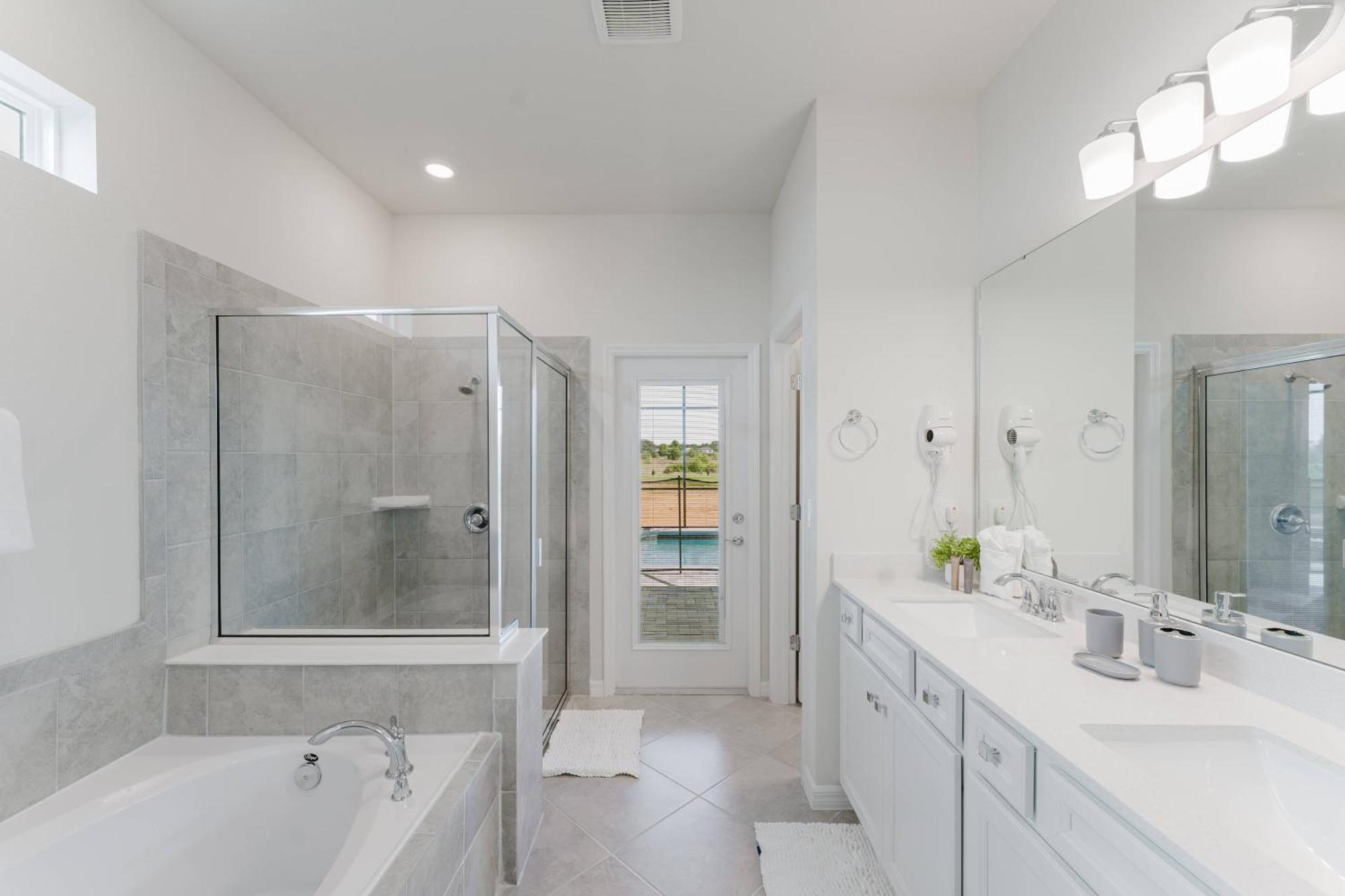 Stunning 8br Pool Gameroom Minutes To