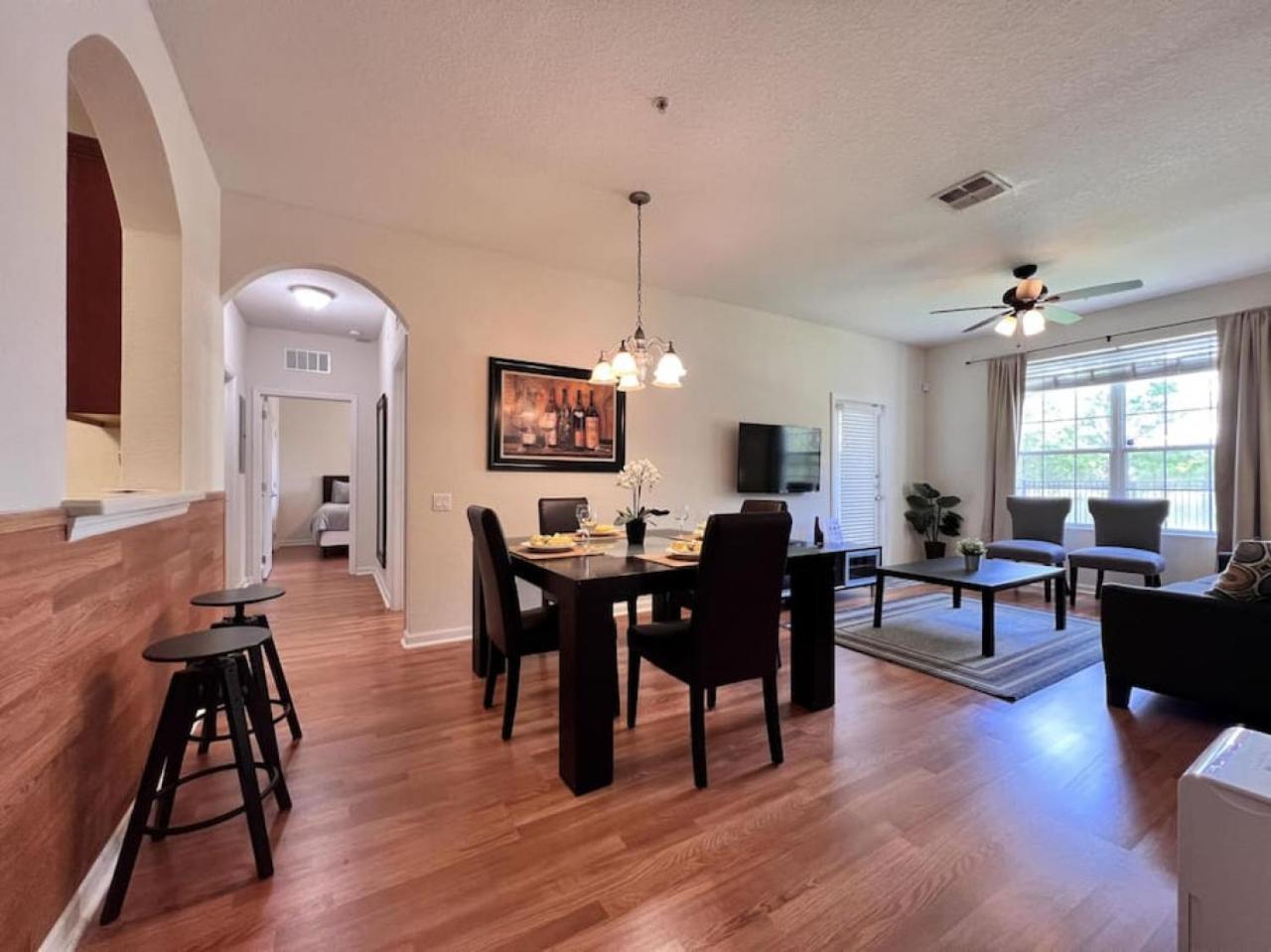 Is2-110 - Centrally Located - Lakefront Holiday home Orlando