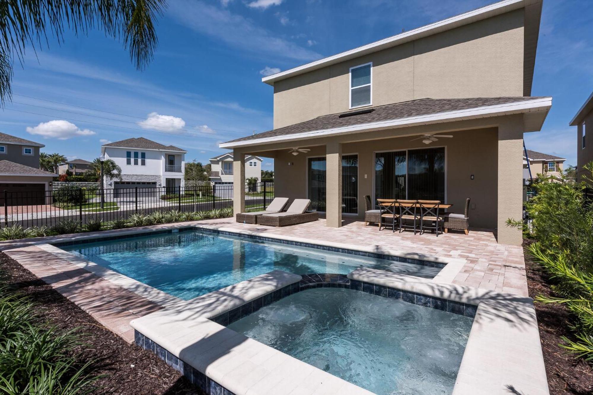 Luxury Near By Rentyl With Private Pool & Amenities - 211m