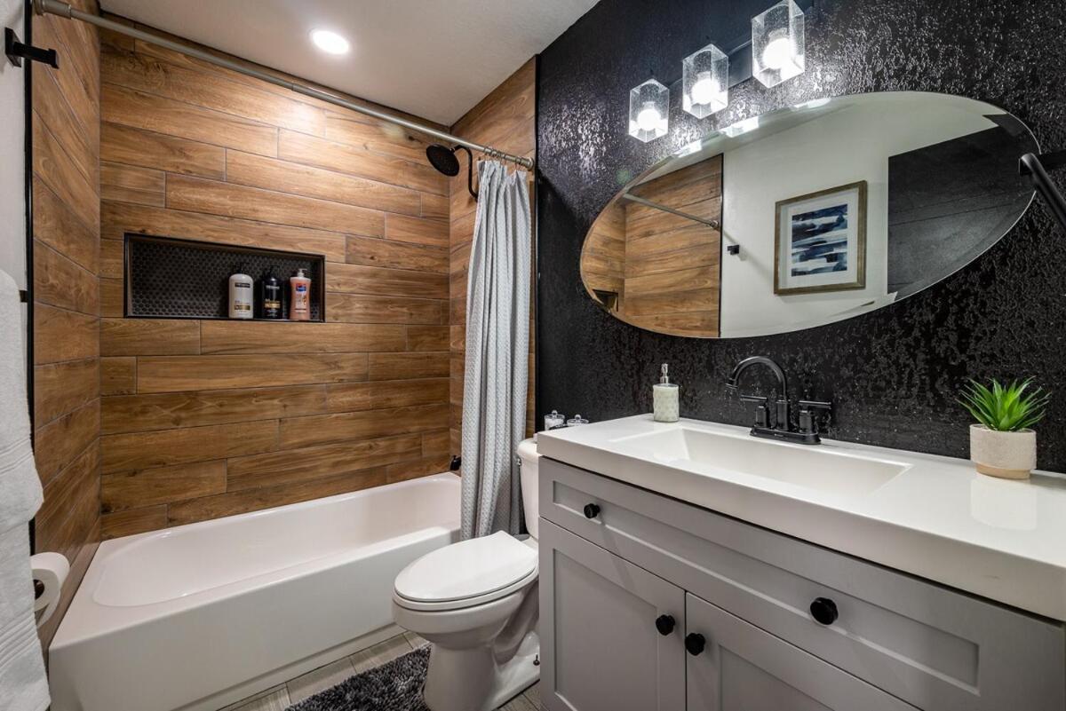 Apartment Modern 2br Downtown With King Bed, Long Stays, Wifi, Netflix *