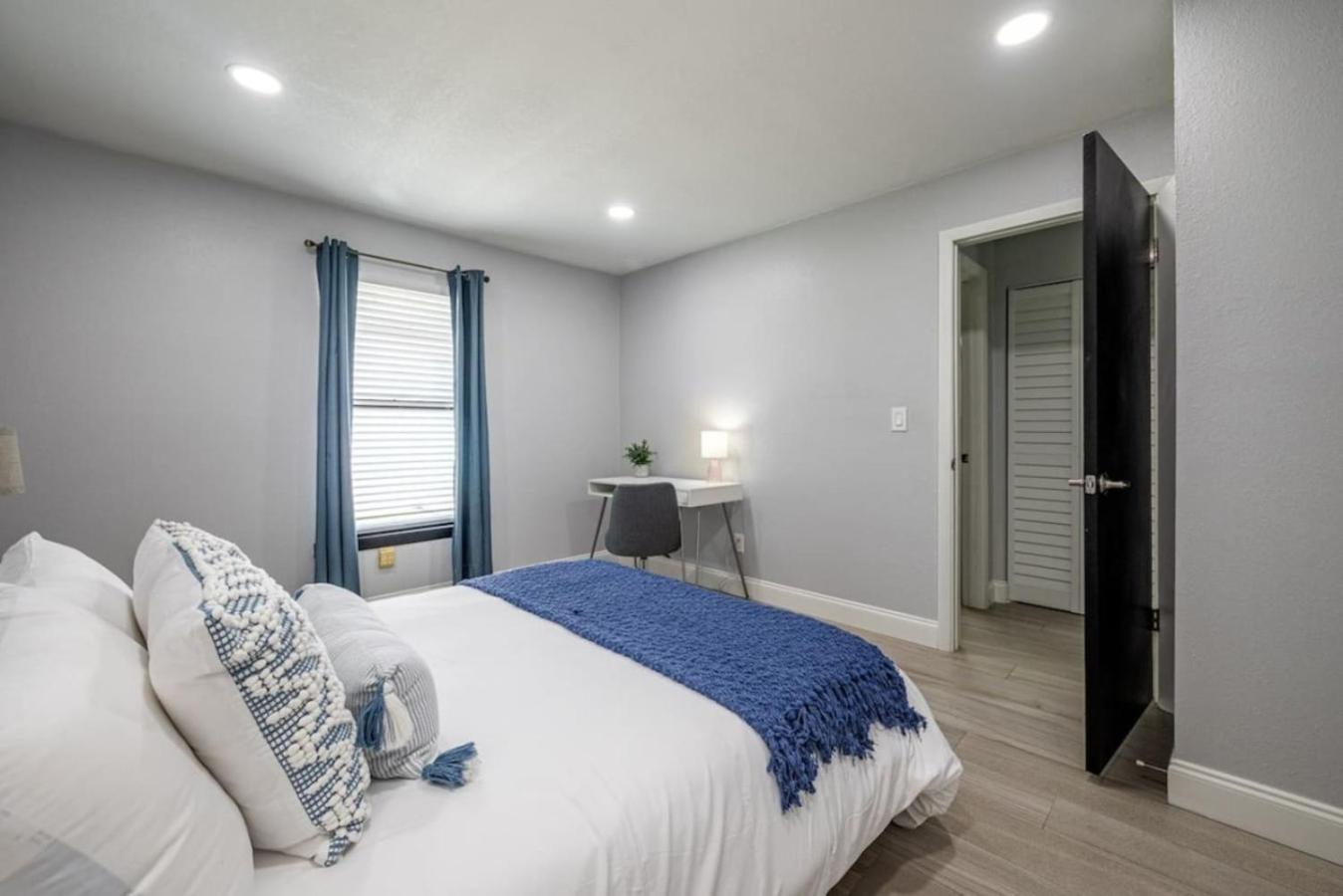 Holiday home 561j) Large 2 Bedroom With King Bed And Patio