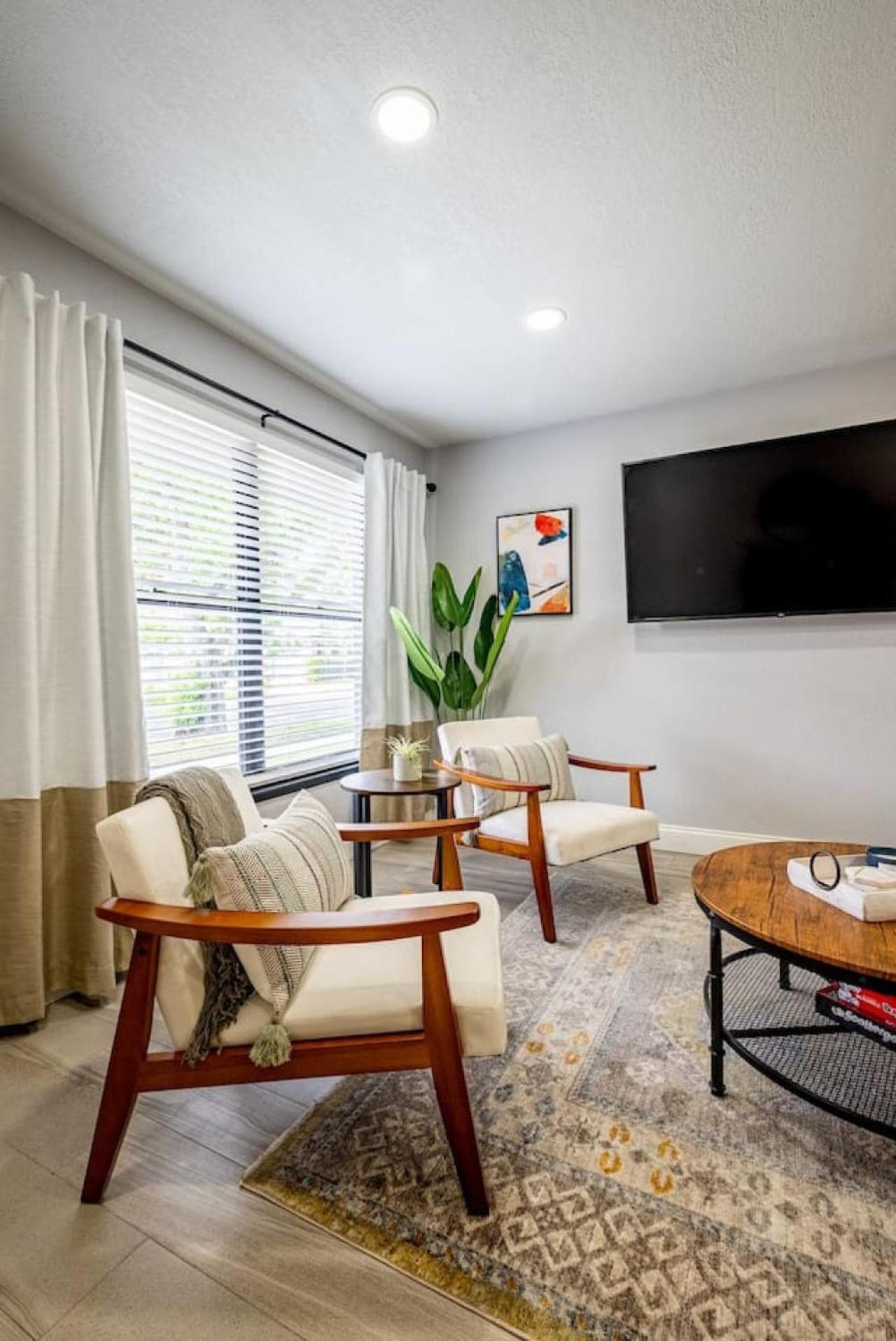 561j) Large 2 Bedroom With King Bed And Patio Holiday home