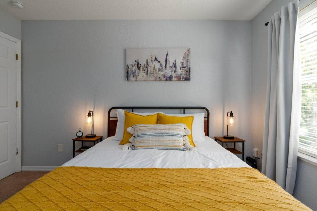 561) Large 3 Bedroom With King Bed Holiday home Orlando