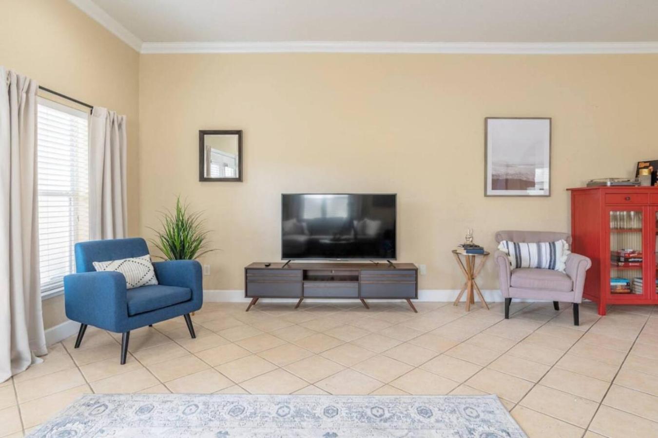 561) Large 3 Bedroom With King Bed * Orlando