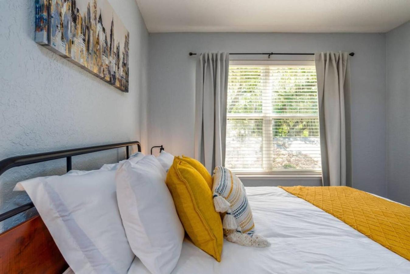 561) Large 3 Bedroom With King Bed Holiday home Orlando