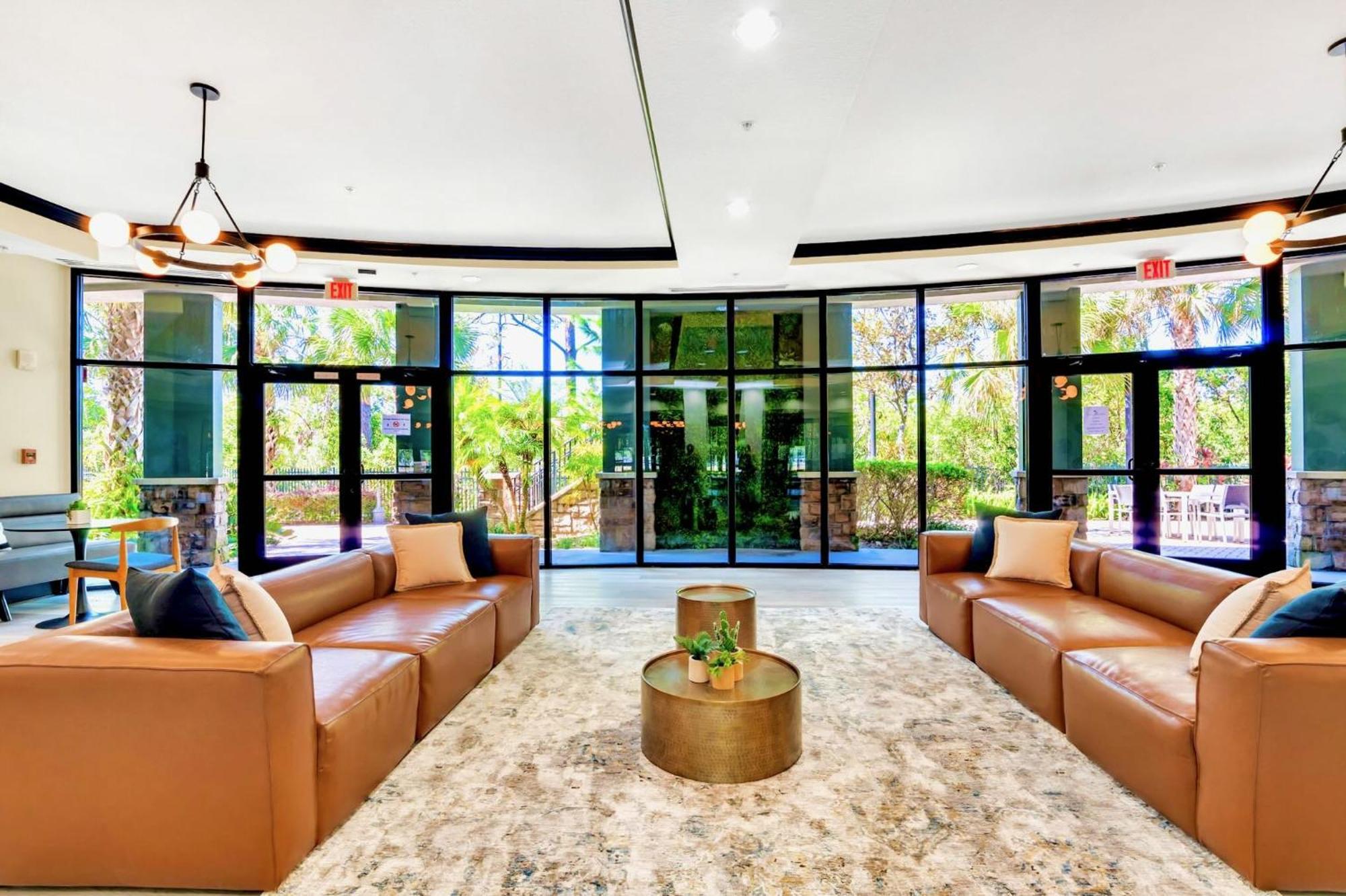 Upscale 3br Near - Pool And Hot Tub! Holiday home *