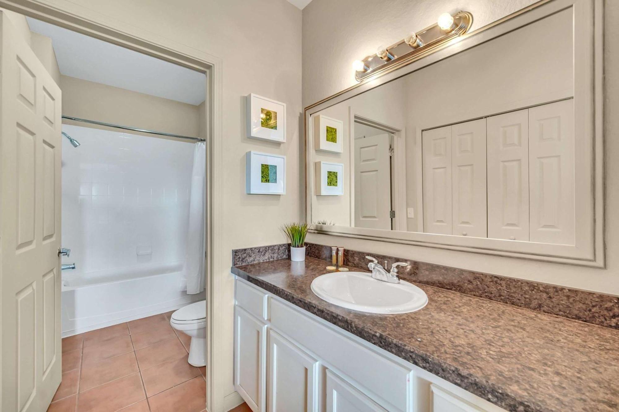 Bright - 2br With Pool & Hot Tub, Near Disney! Holiday home