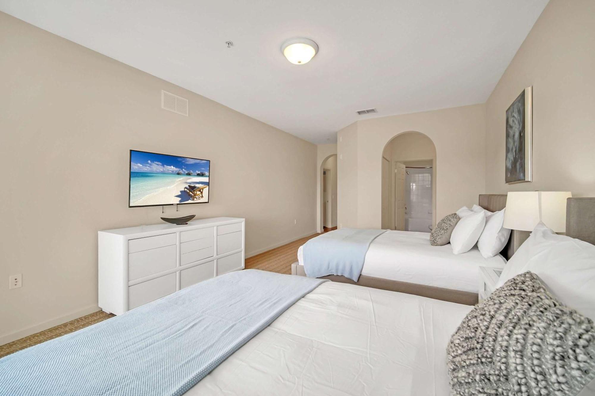Bright - 2br With Pool & Hot Tub, Near Disney! Holiday home Orlando