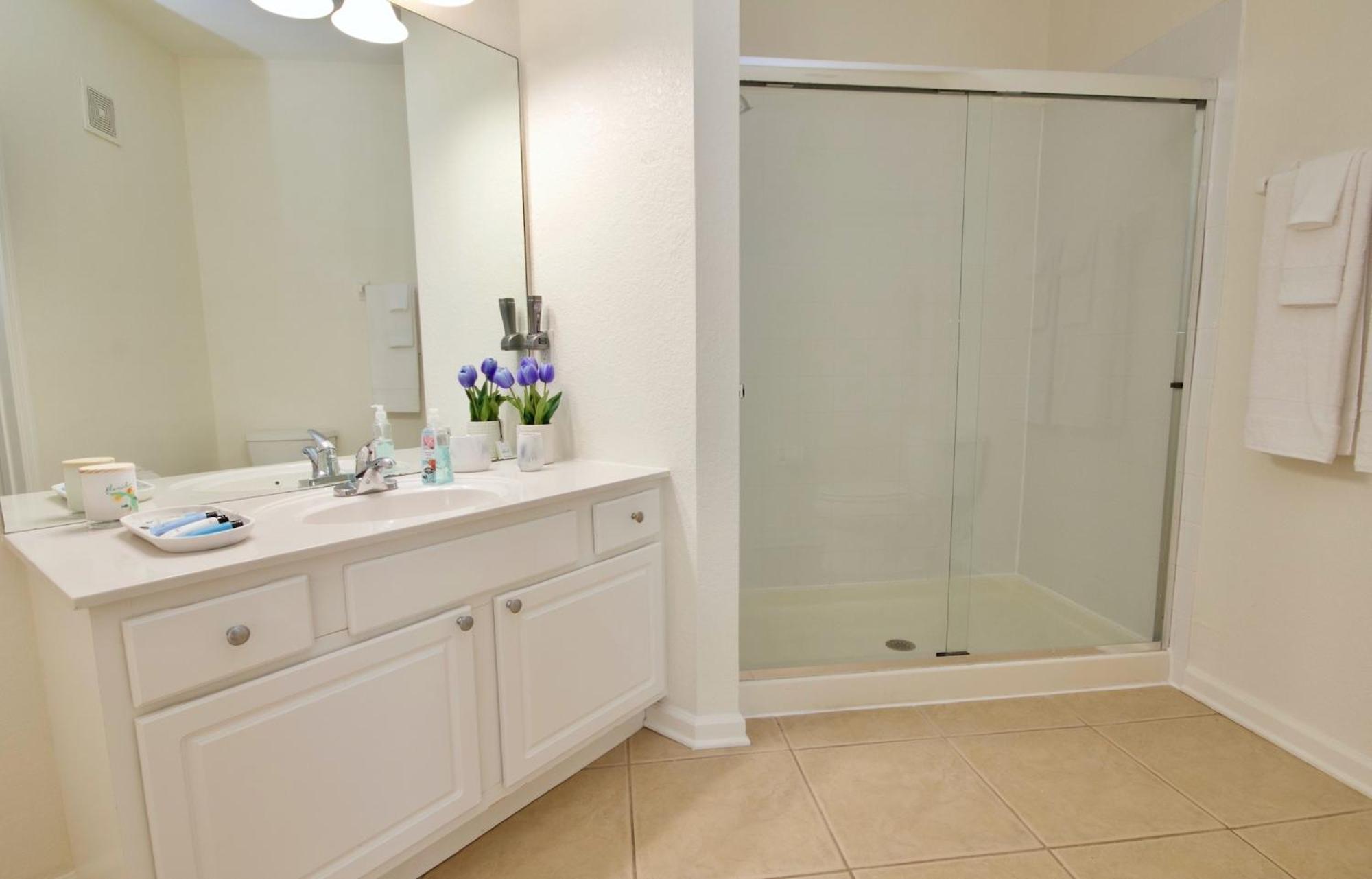 Apartment 4862 Cayview Avenue 208 *