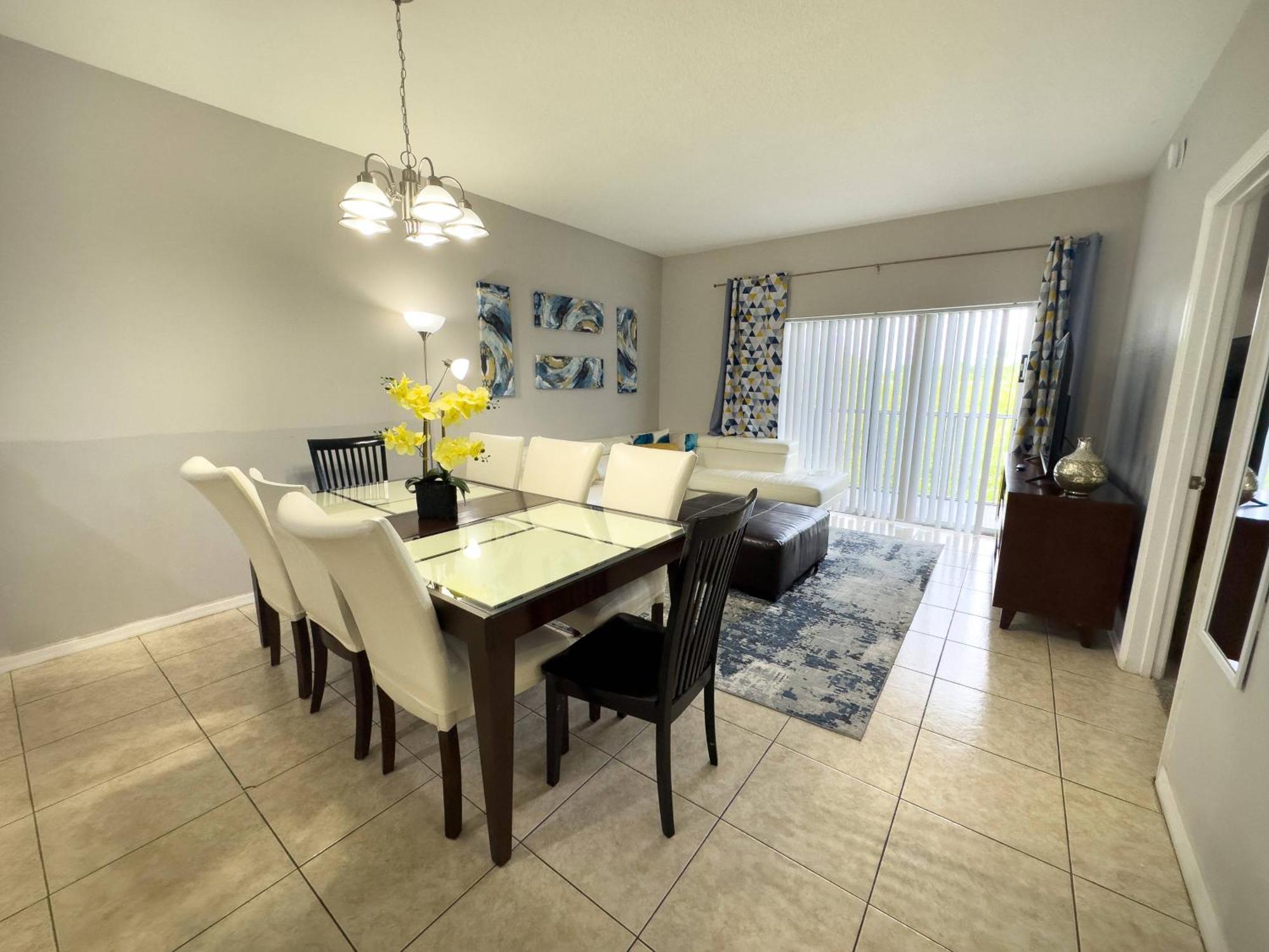 Amazing 4 Bedrooms And 3 Baths 2 Miles From Orlando