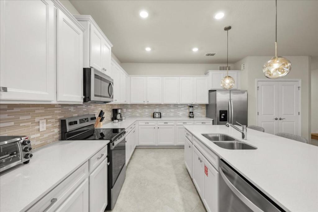 10 Bedrooms - 8 Bathrooms - Windsor Cay 15973cc * Orlando