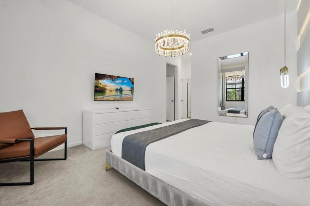 8 Bedrooms- 8 Bathrooms- Paradiso Grande 6265 Ss
