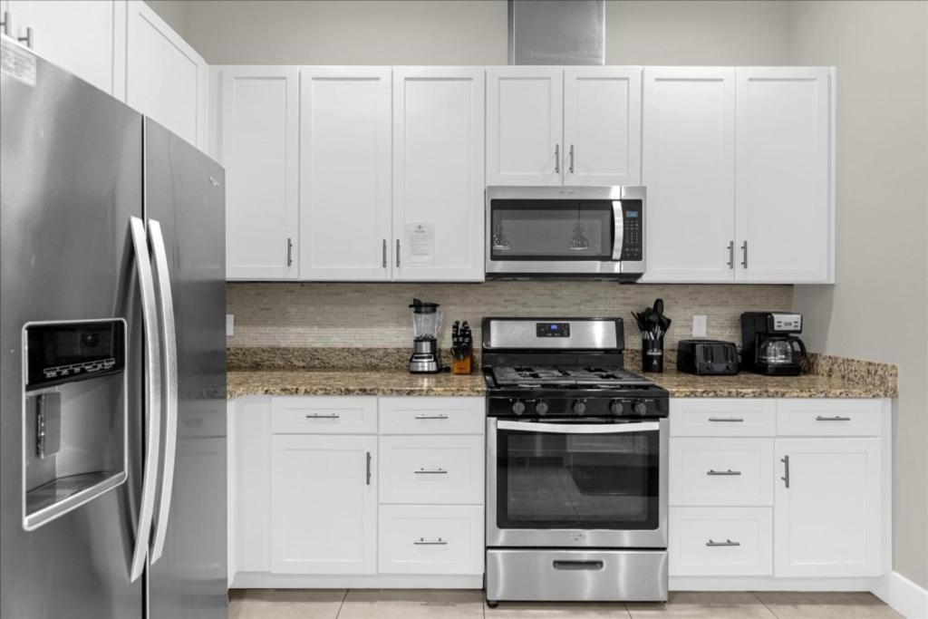 4 Bedrooms-4,5 Bathrooms-summerville 2652ss *