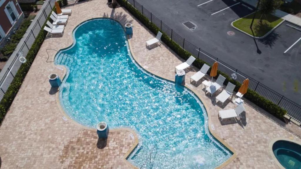 4 Bedrooms-4,5 Bathrooms-summerville 2652ss *