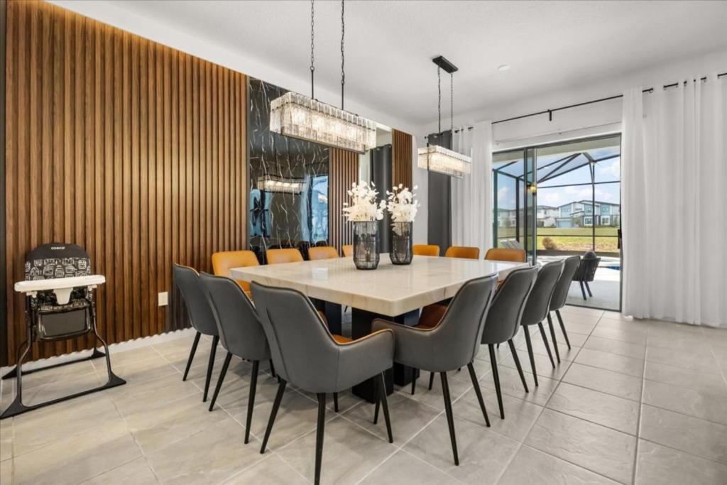 12 Bedrooms-11,5 Bathrooms-paradiso Grande 5890h Orlando