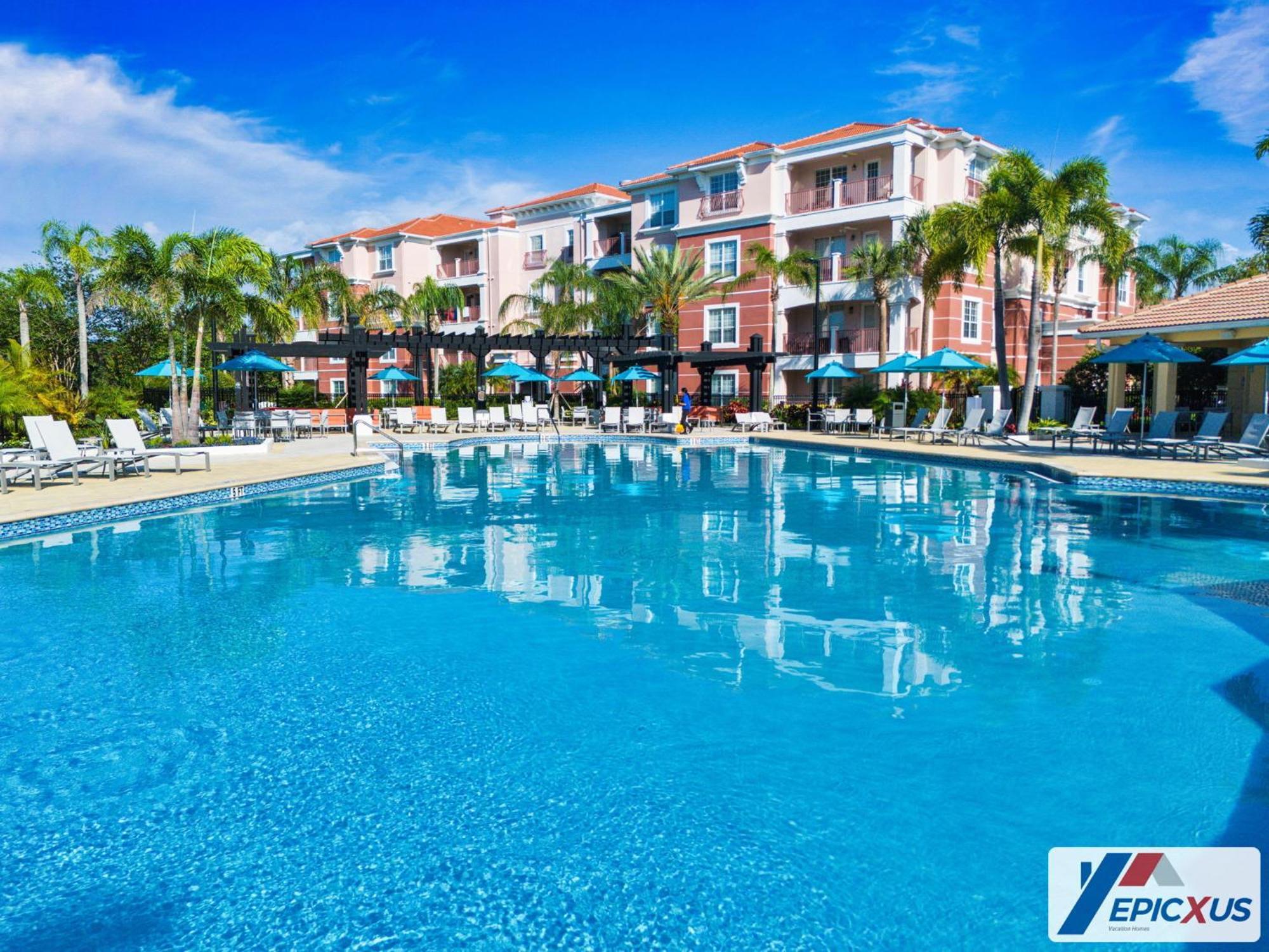 The Epic Lisbon Vista Cay Apartment *