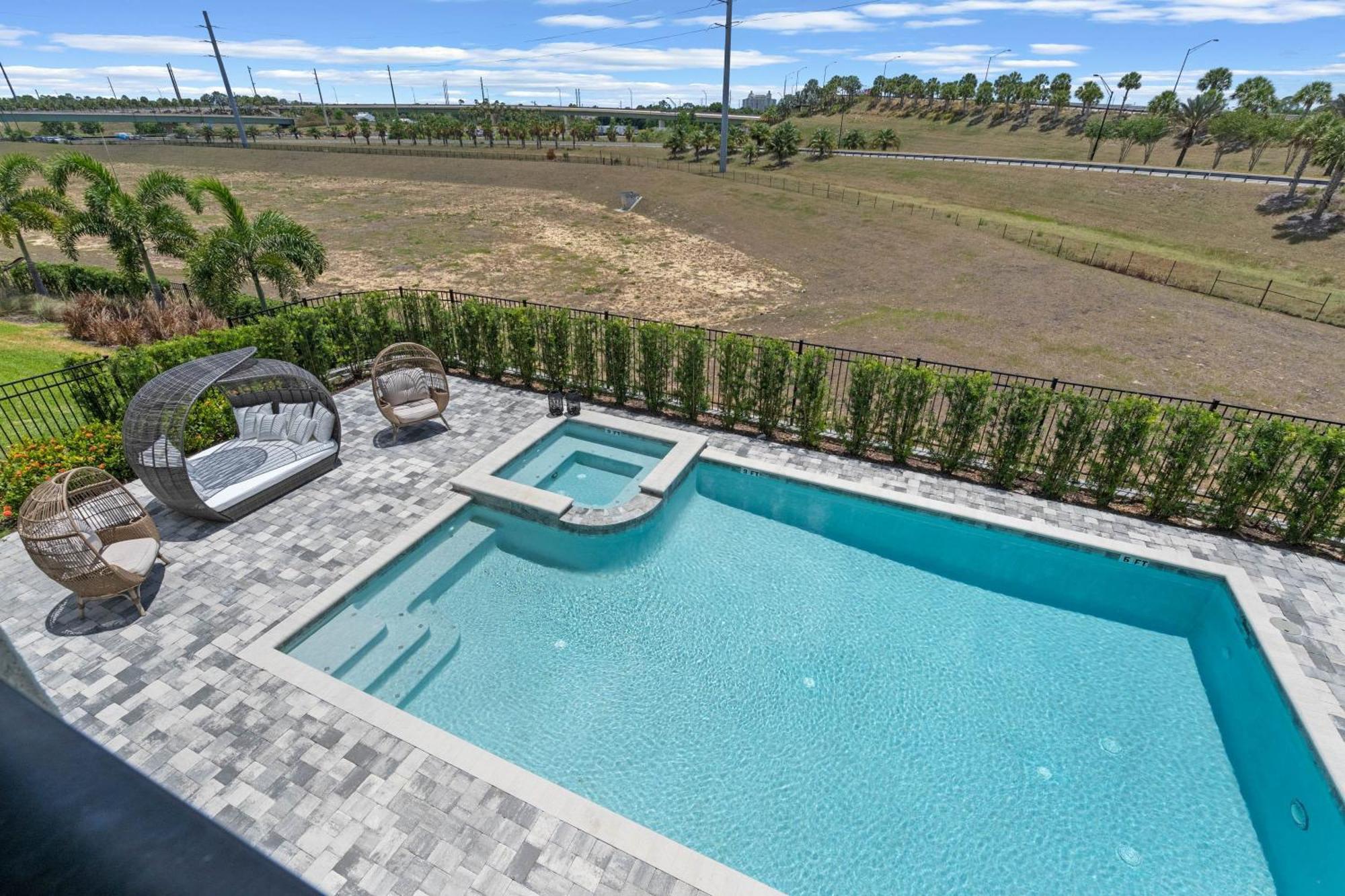 - Encore 1582 Villa *
