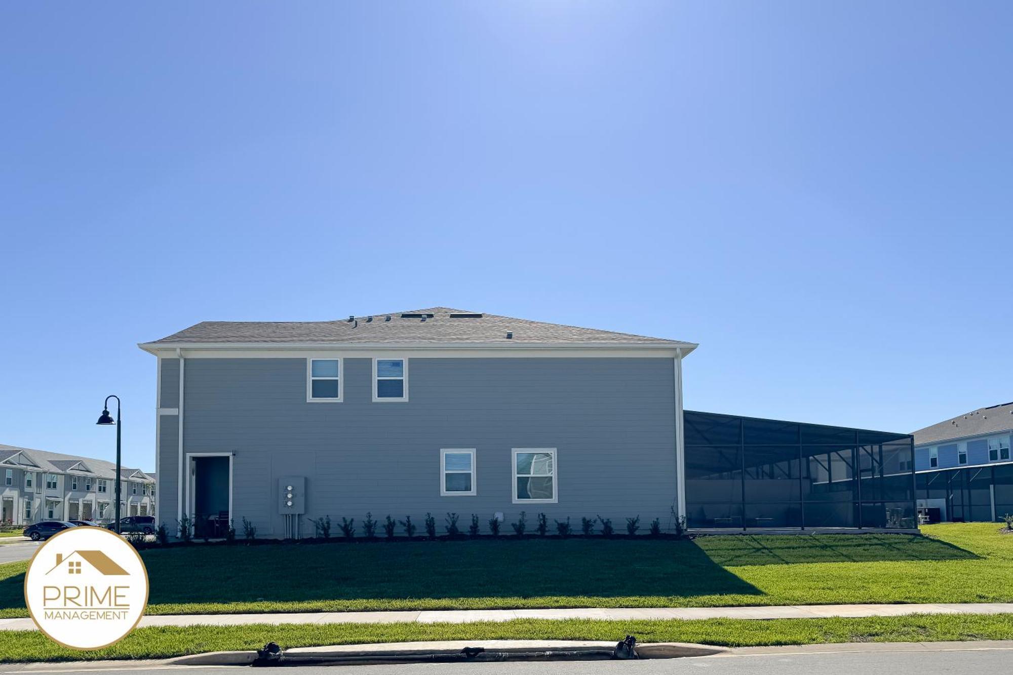 Super New Elegant 5-bd Private Pool Holiday home