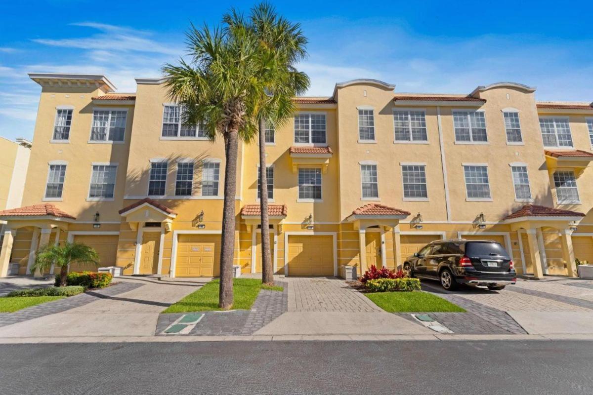 5026 Spacious 3-bedroom 3.5-bathroom Townhome 13 *