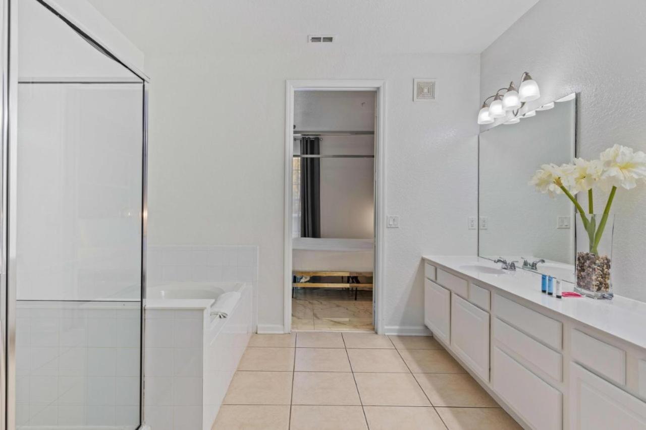 4840 One-of-a-kind Luxury 4 Bd At Vista Cay 107 Apartment *
