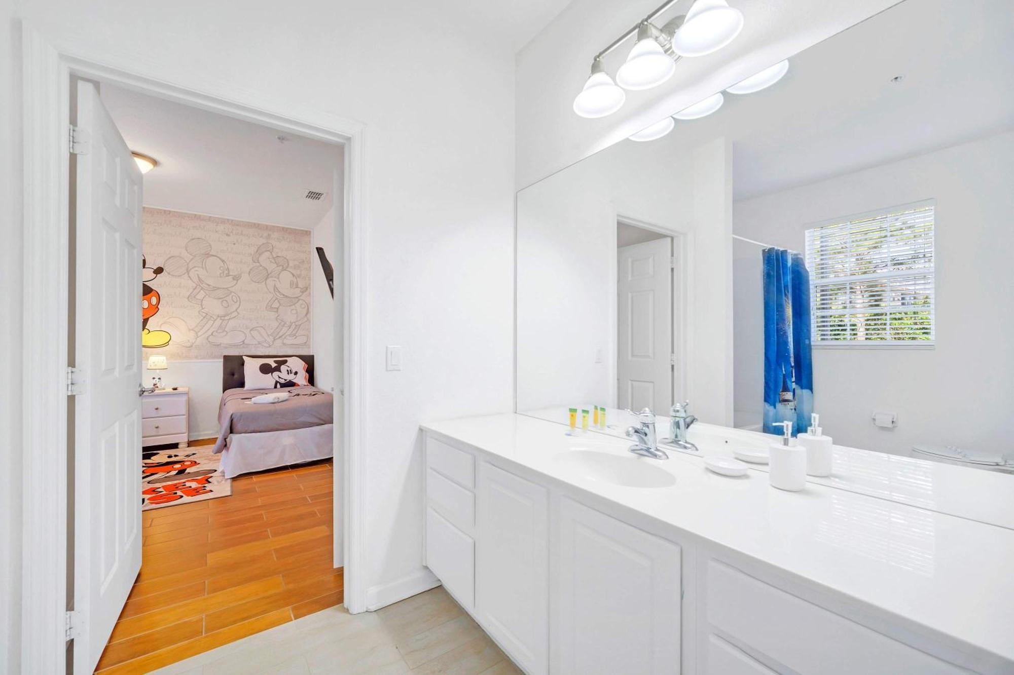 Cozy 3br Near Apartment *