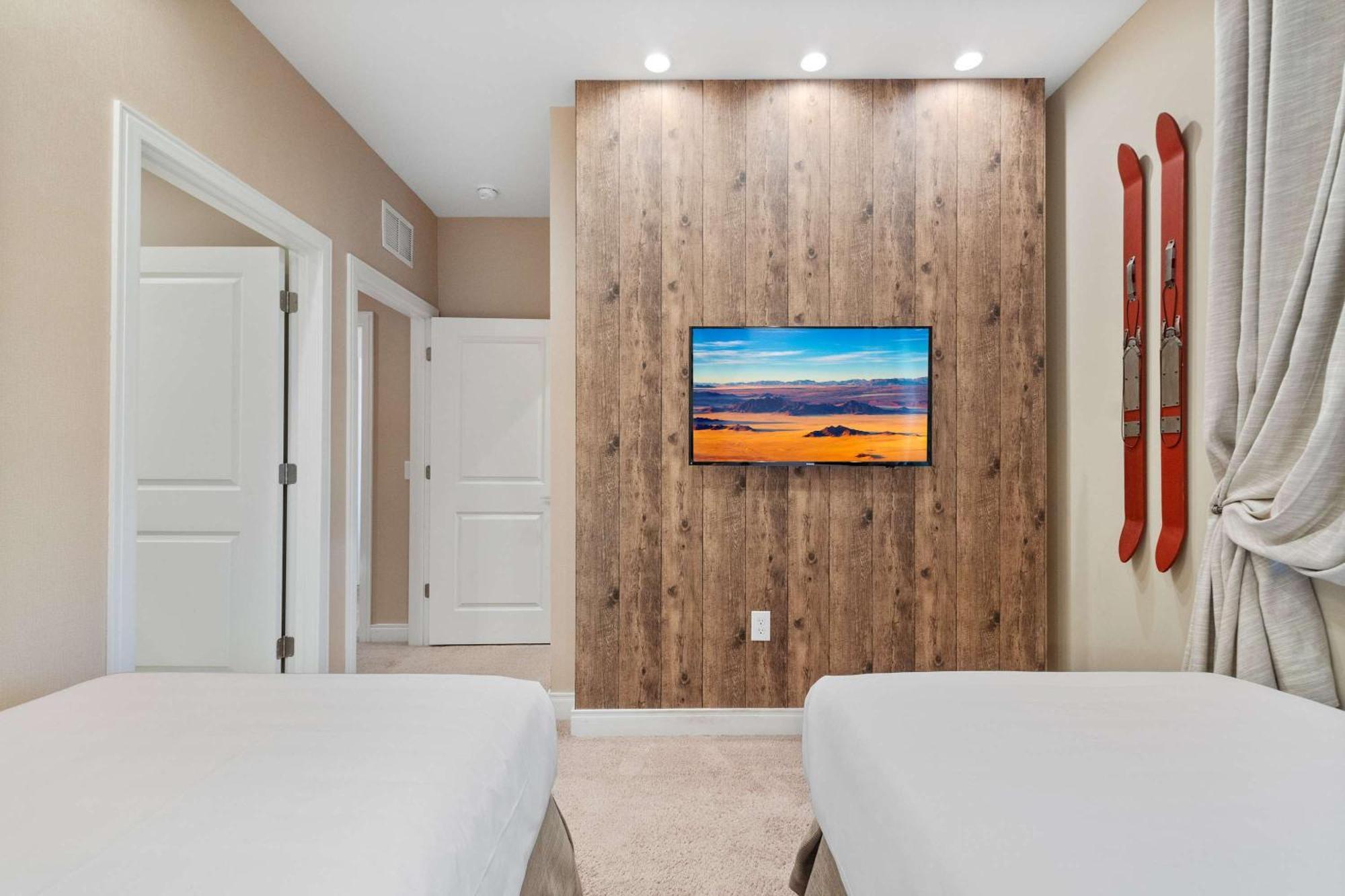 Holiday home Chic | Stunning Patio, Amenities & Minutes From Parks Orlando