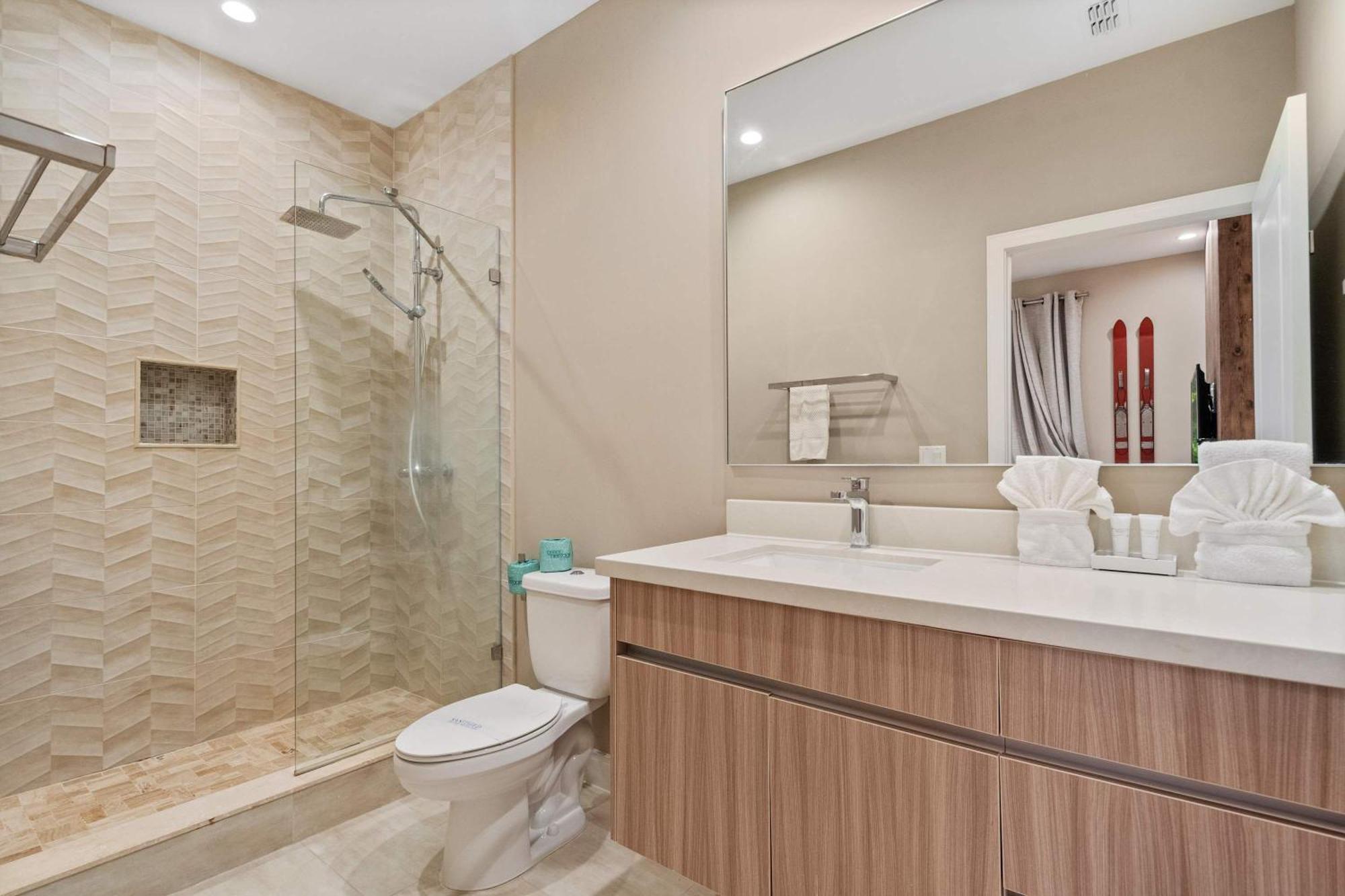 Chic | Stunning Patio, Amenities & Minutes From Parks Holiday home Orlando