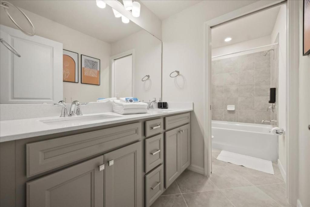 7 Bedrooms - 5,5 Bathrooms - Windsor Cay 15952cc Holiday home