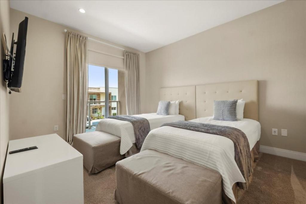 4 Bedrooms- 4,5 Bathrooms- Magic Village 3235 Ba
