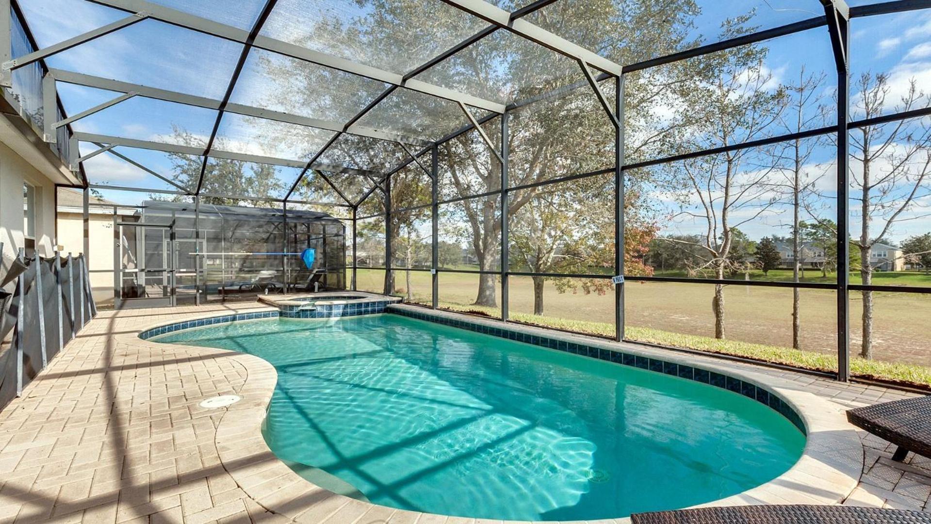 Striking 5br Private Pool/spa Holiday home *
