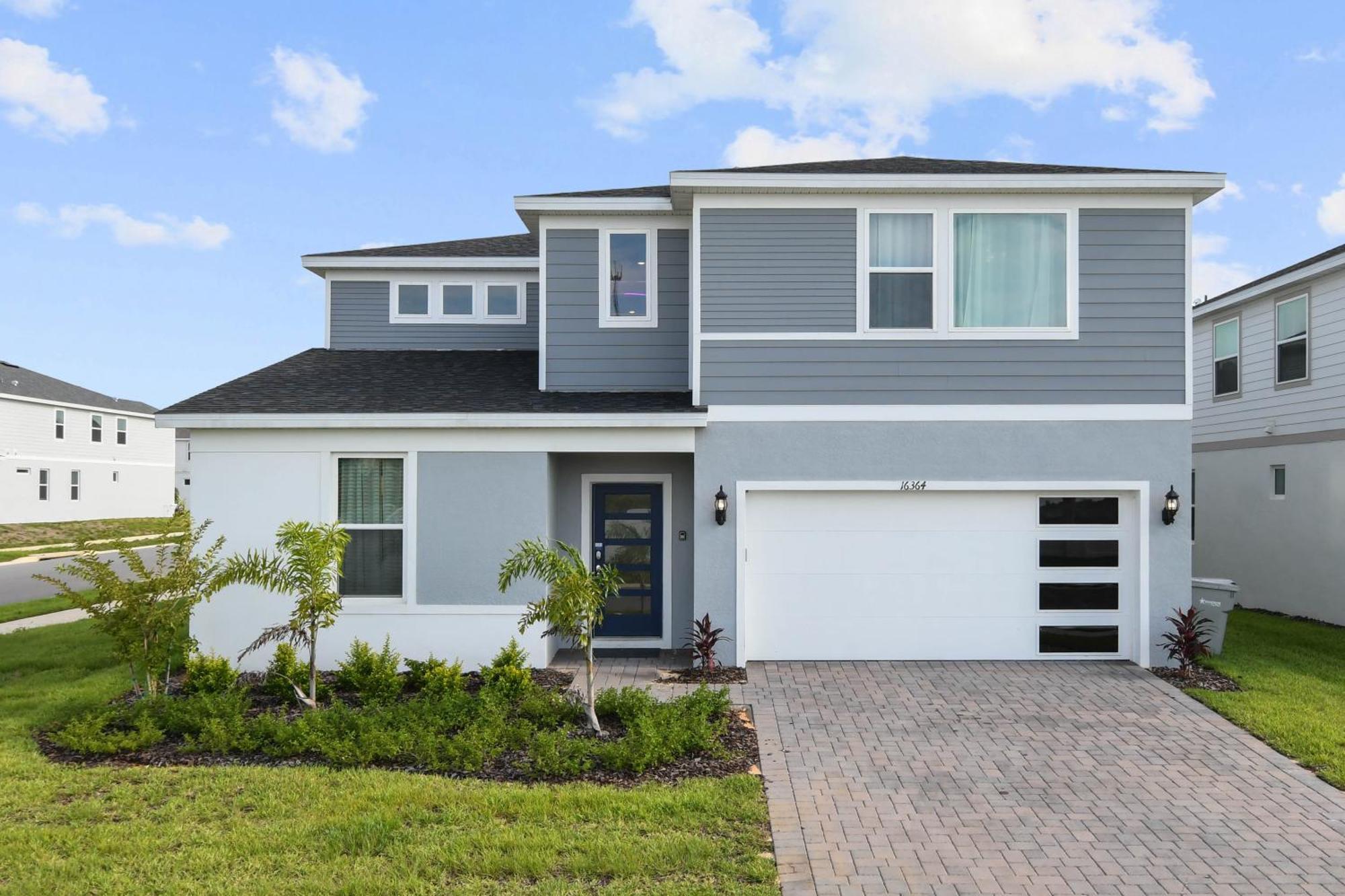 Modern W/ Pool, & Arcade Access *
