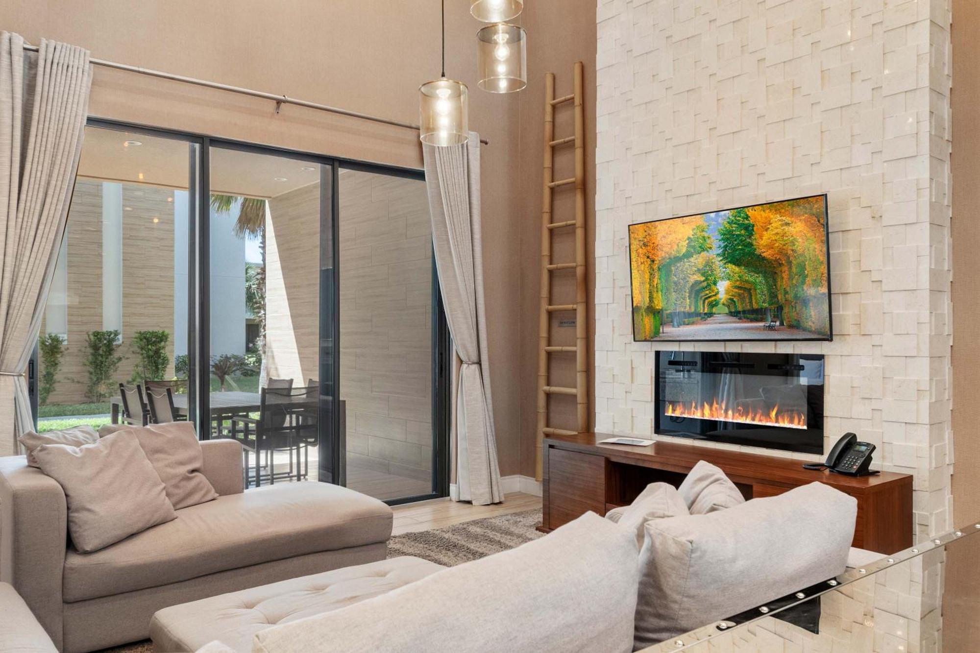 Holiday home Chic | Stunning Patio, Amenities & Minutes From Parks Orlando