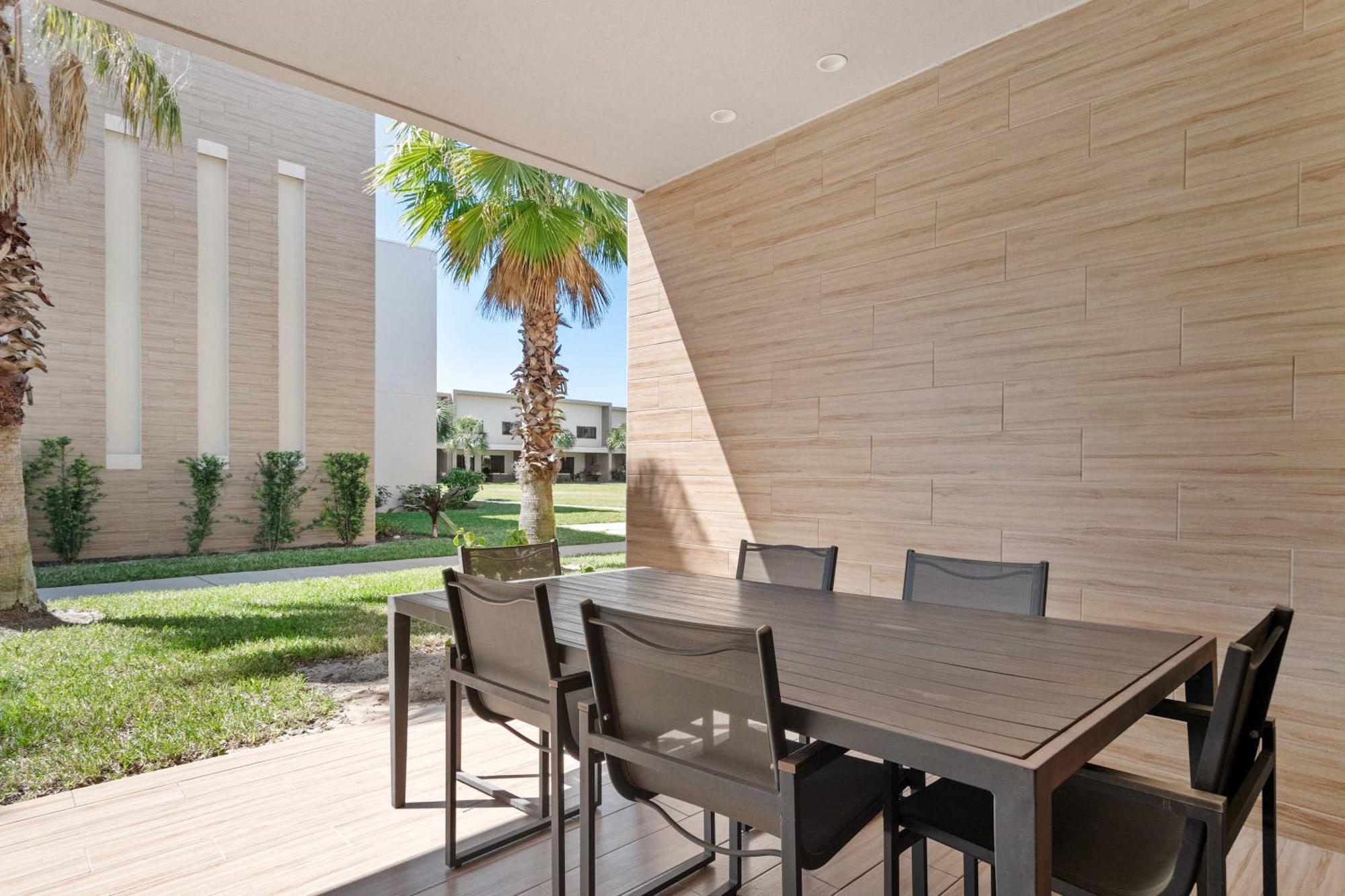 Chic | Stunning Patio, Amenities & Minutes From Parks Holiday home