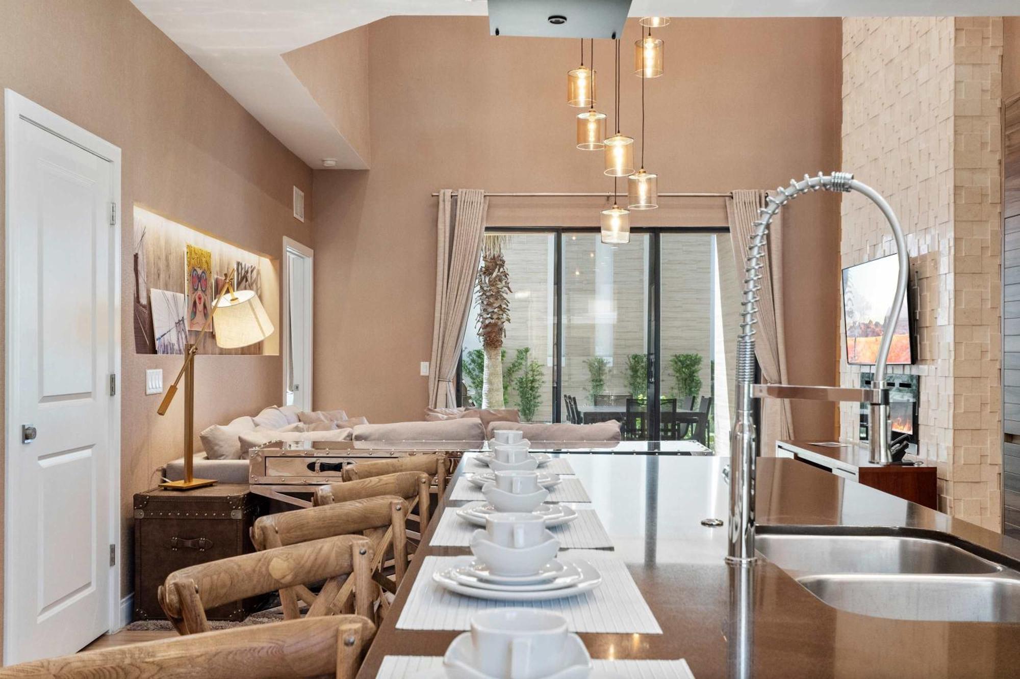 Chic | Stunning Patio, Amenities & Minutes From Parks Holiday home