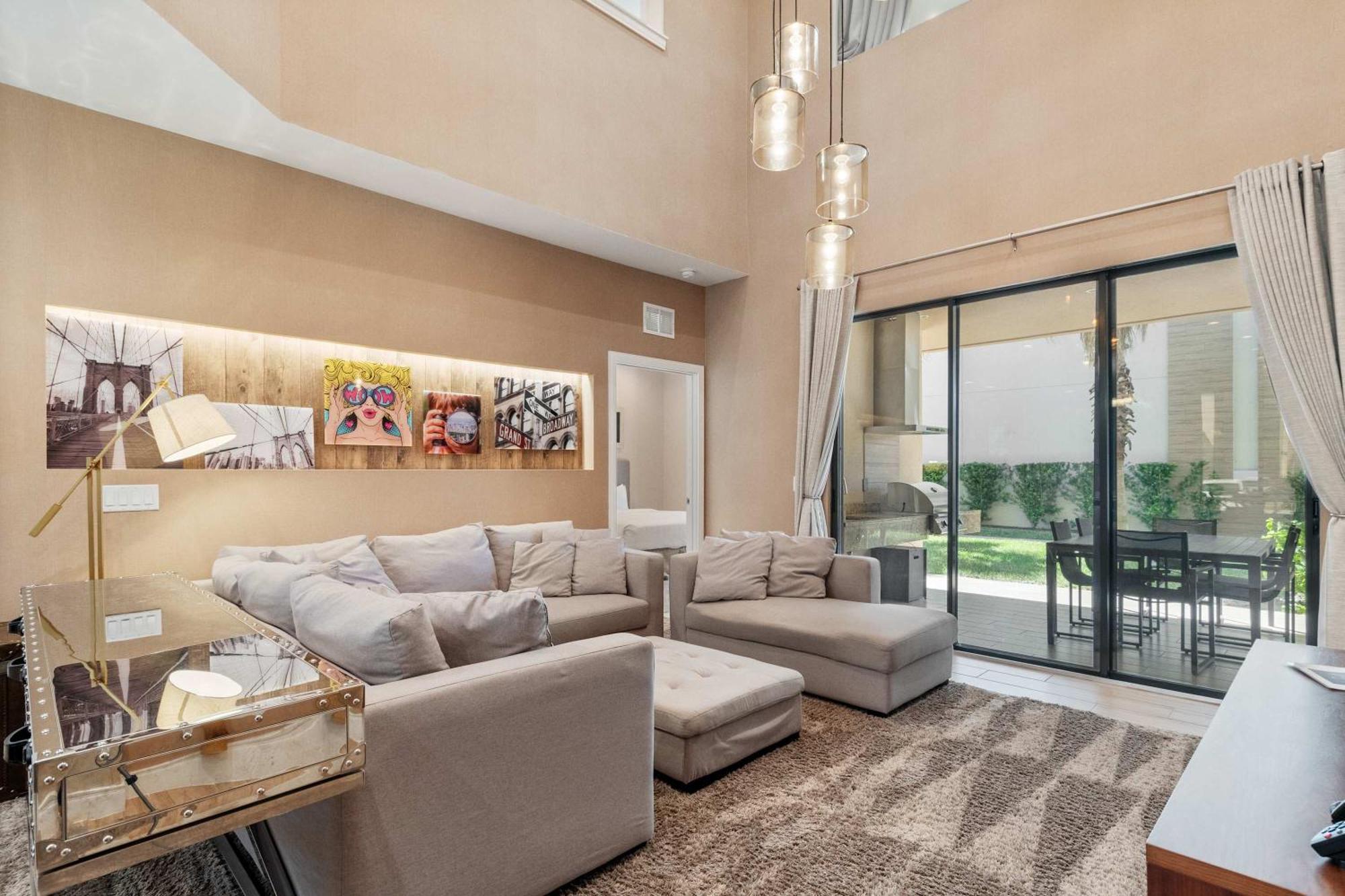 Chic | Stunning Patio, Amenities & Minutes From Parks