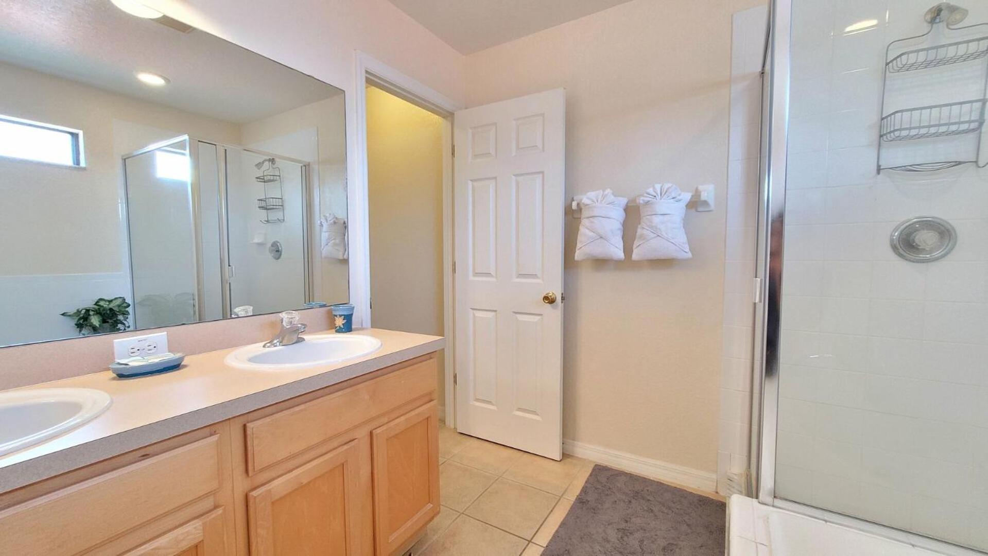 8 Miles To Disney, 20 Miles To Universal, Private Pool, Spa, Washer, Dryer, Games Room, Gated Holiday home