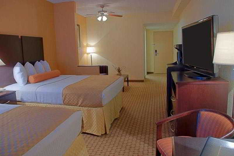 Hotel Western Universal - Newly Renovated!