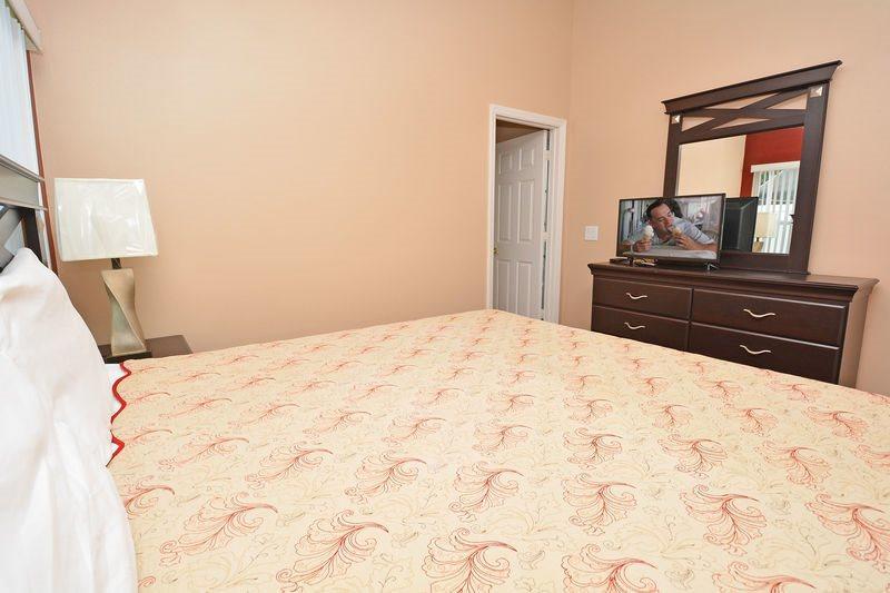 5 Bedroom Luxury Pool & Just 8 Miles To