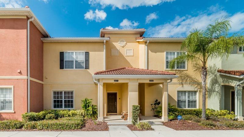 4 Bedroom 3 Bath Town With Pool In Paradise Palms Holiday home