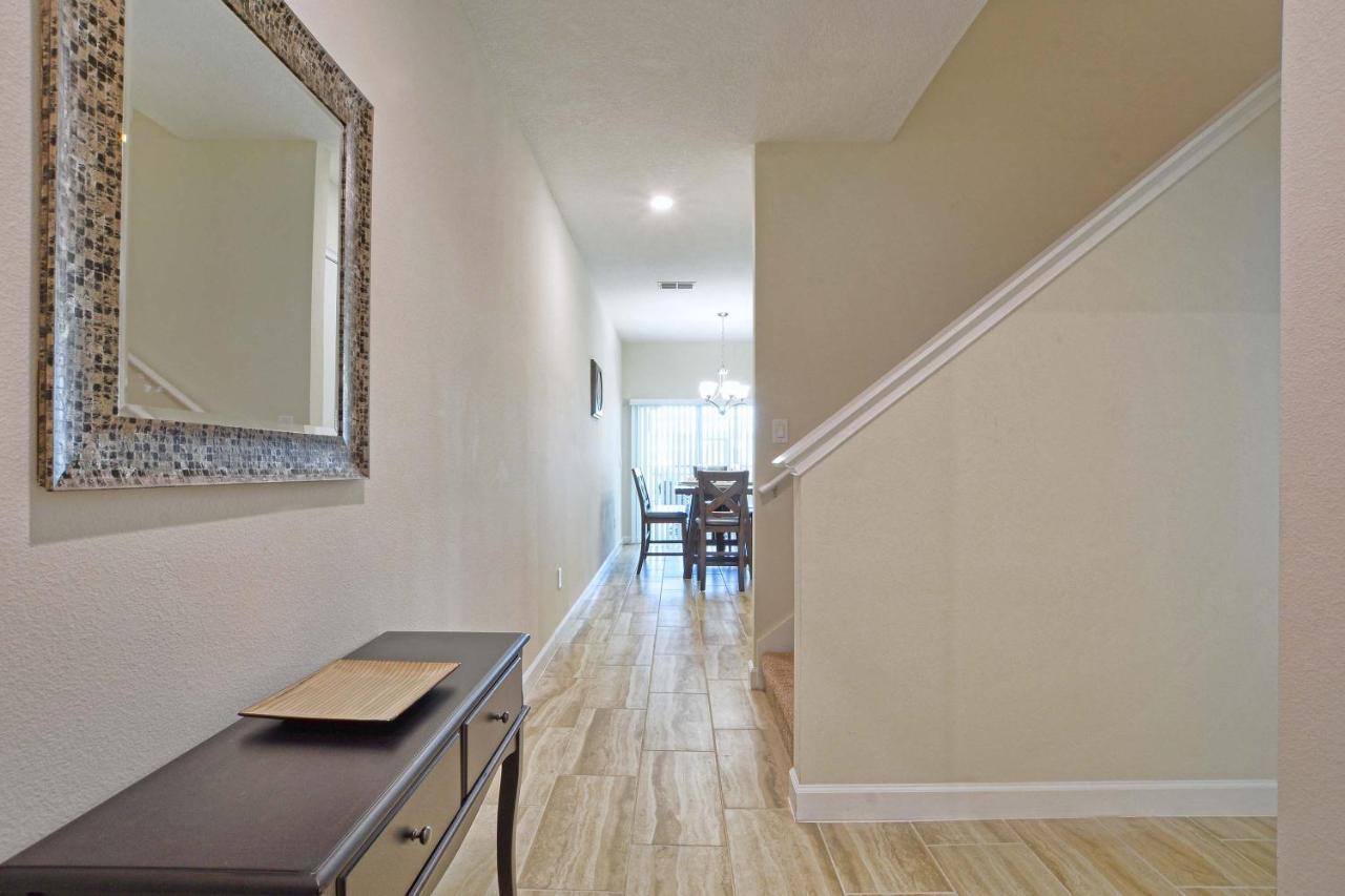 Storey Lake- 4 Bedroom Townhome W/spashpool-1619st Holiday home *