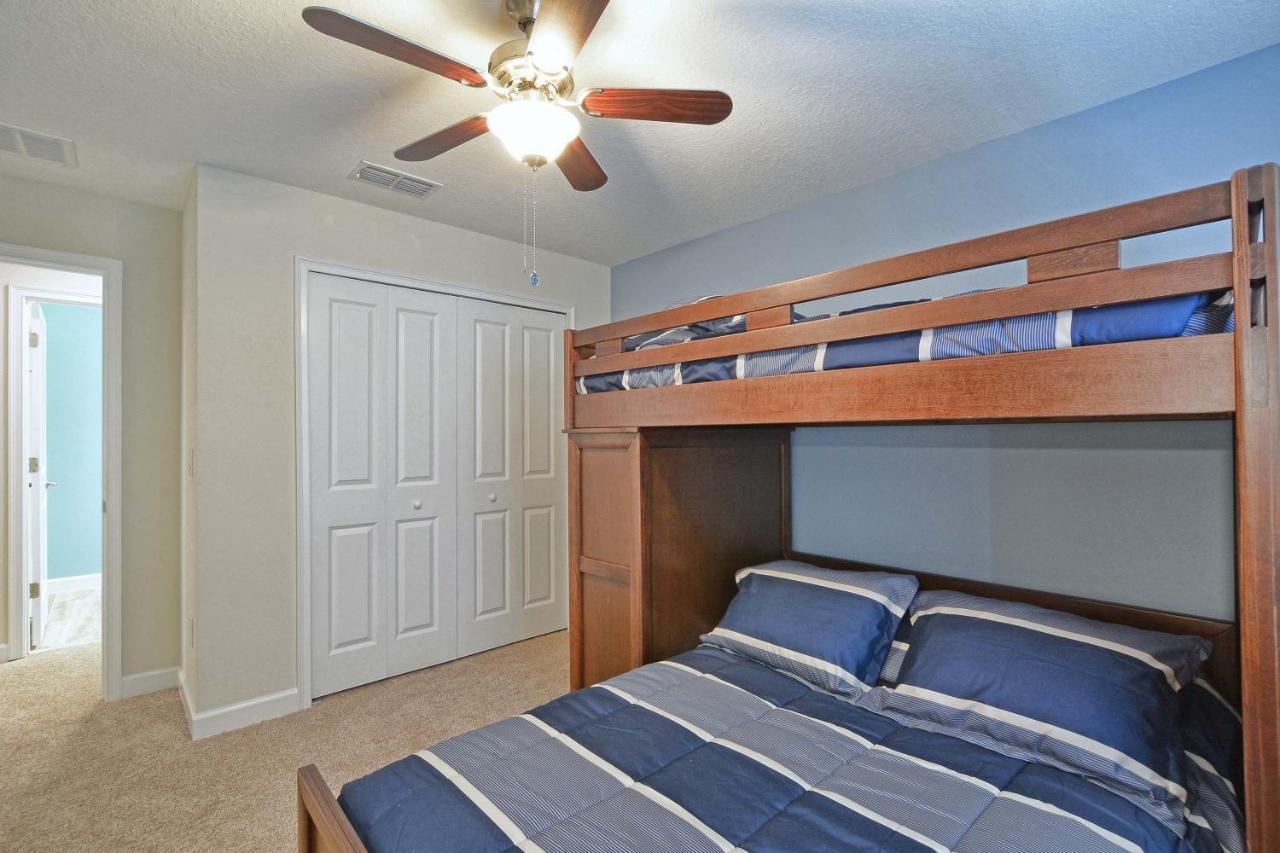 Storey Lake- 4 Bedroom Townhome W/spashpool-1619st Holiday home