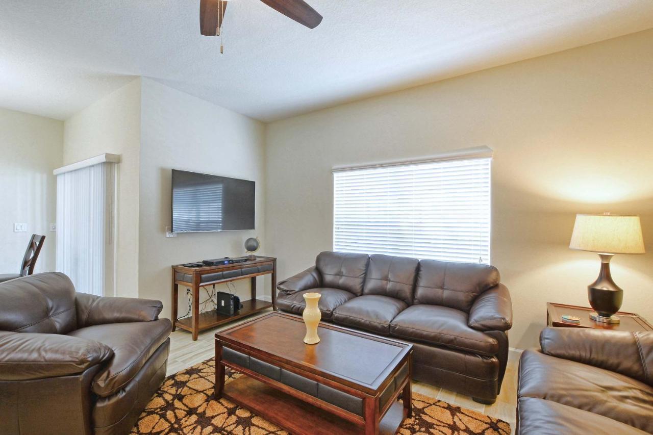 Storey Lake- 4 Bedroom Townhome W/spashpool-1619st Holiday home *