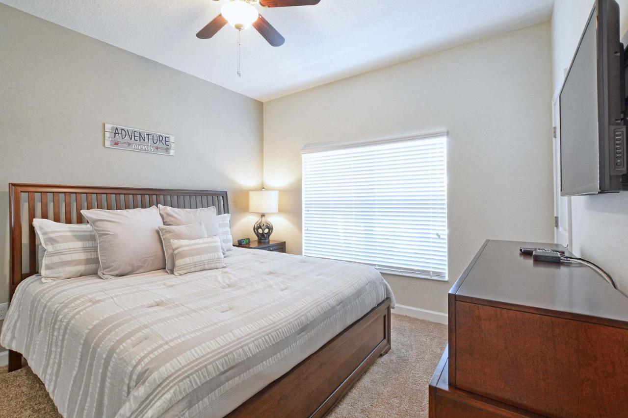 Storey Lake- 4 Bedroom Townhome W/spashpool-1619st Holiday home