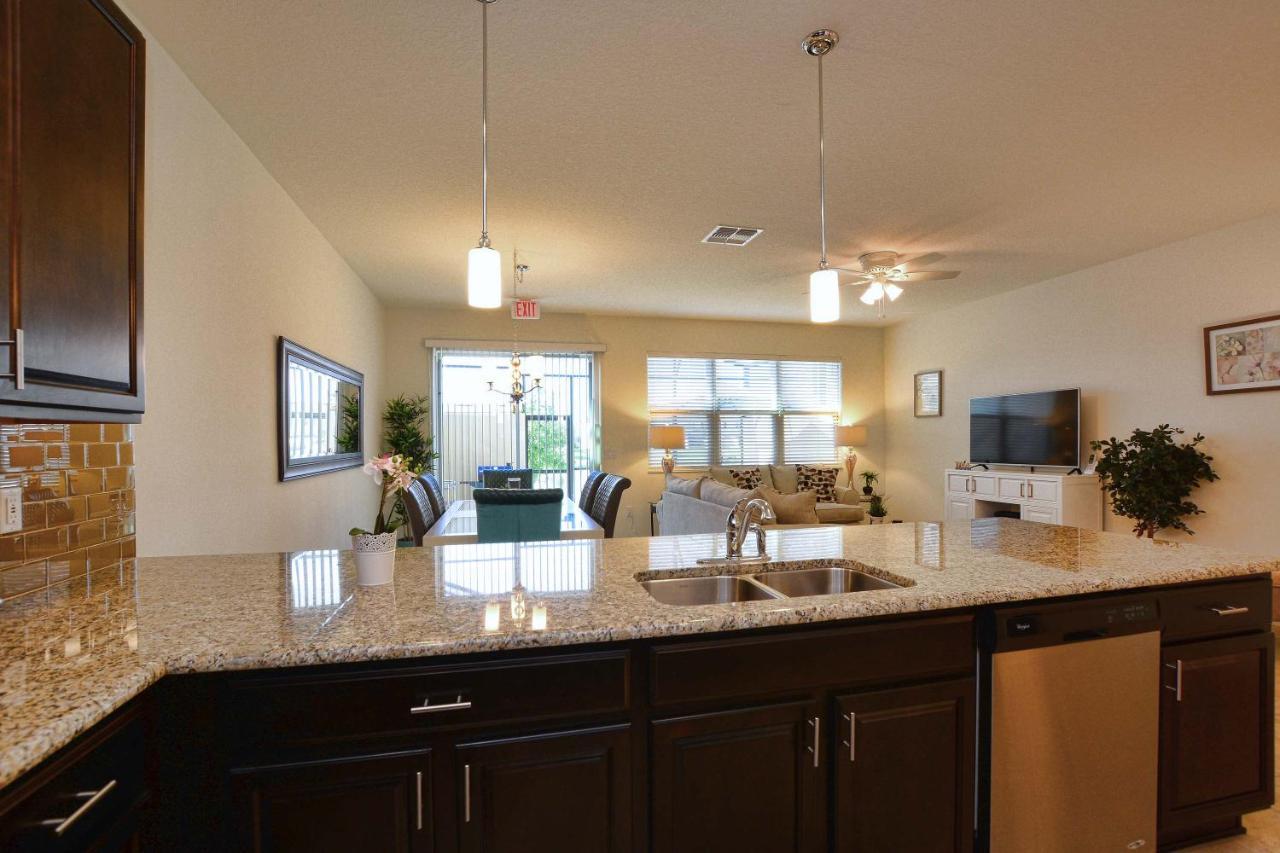 Villa Compass Bay- 4 Bedroom Townhome- 1950cy *